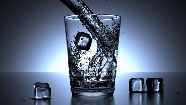a glass of water and ice