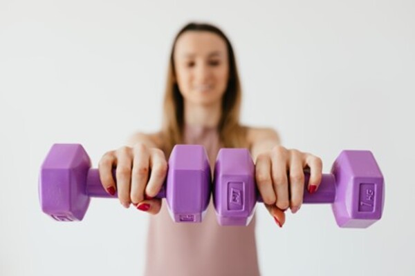 a women holding dumbells to exercise